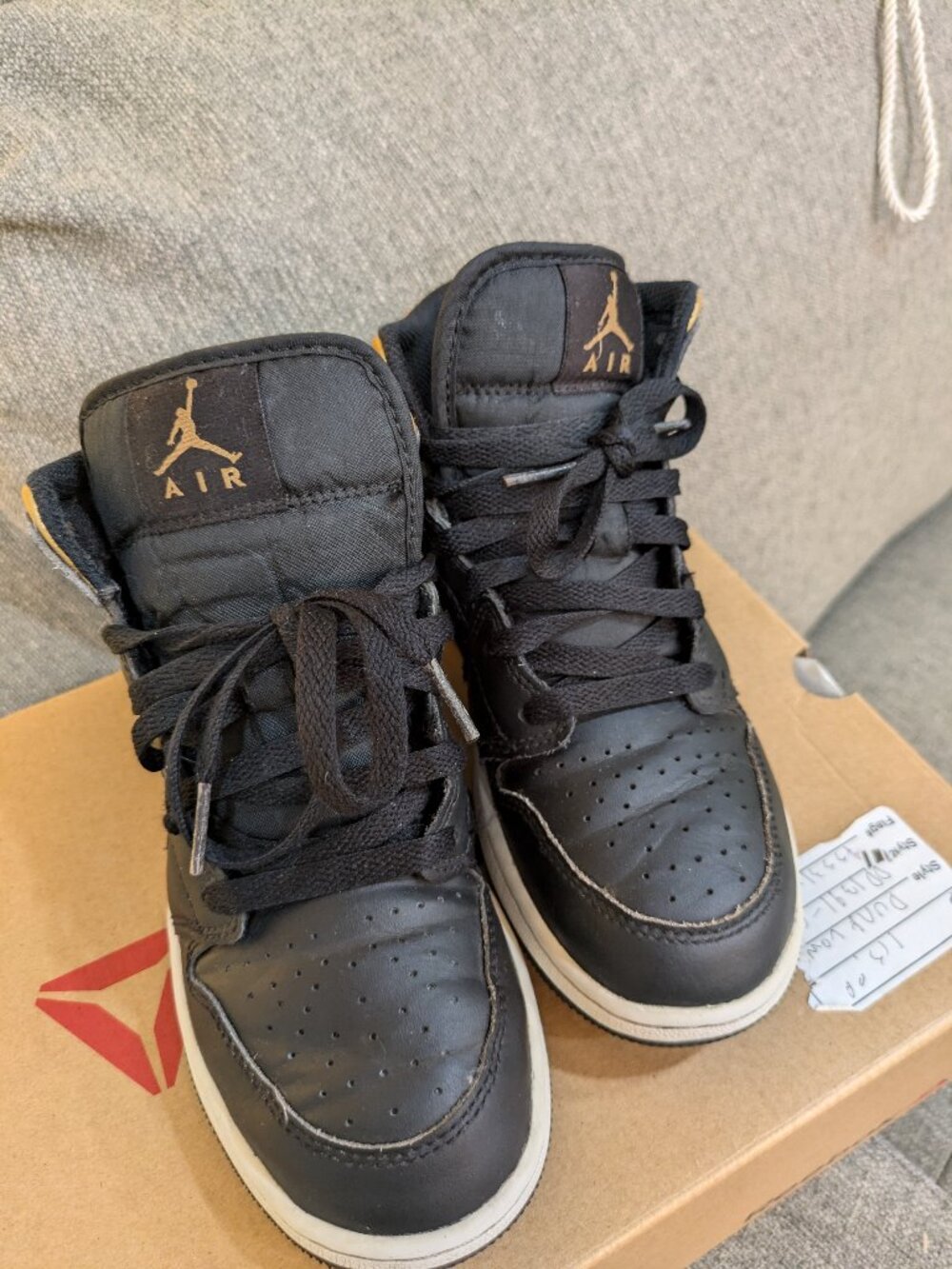 Jordan Air Jordan 1 High Top Black Gold Leather Boys' Sneakers 4.5 US Gpod Condi